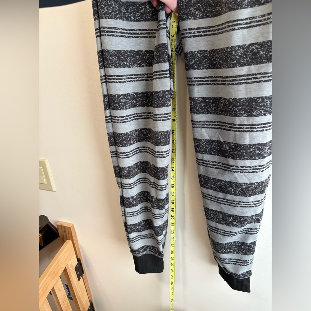 Lularoe gray striped Jax jogger pants M medium nwt - Picture 9 of 10